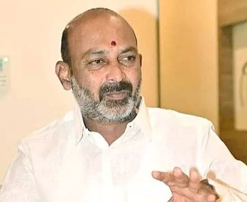 దేవాలయాల అభివృద్ధిపై బీఆర్ఎస్‌ను ప్రశ్నించిన బండి సంజయ్