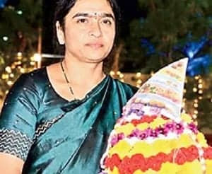 బతుకమ్మతో చిన్ననాటి జ్ఞాపకాలు - Udayam