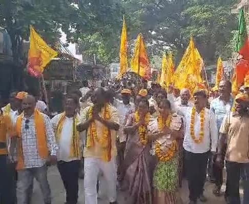 భారీ ర్యాలీతో టీడీపీ అభ్యర్థి నామినేషన్ - Udayam