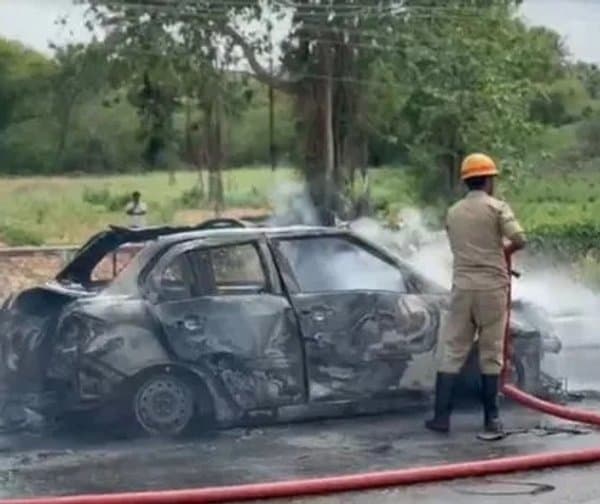 కర్ణాటకలో దారుణం: కారులో బాంబు పేలుడు, యువకుడు మృతి