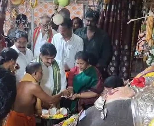 బిక్కవోలులో ఎంపీ పురందేశ్వరి పూజలు