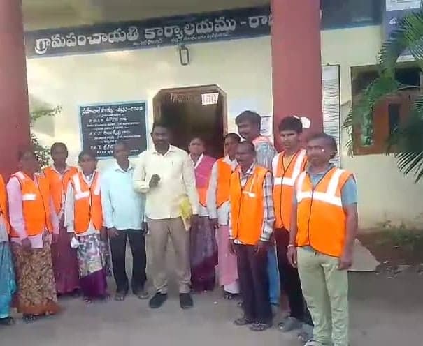 పెండింగ్‌ వేతనాలు చెల్లించకుంటే విధుల బహిష్కరణ - Udayam
