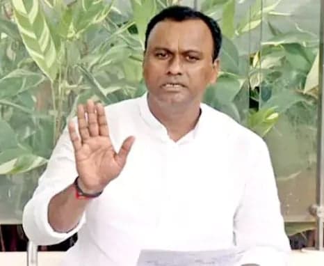 నిధుల కోసమే సీఎంను కలిశా