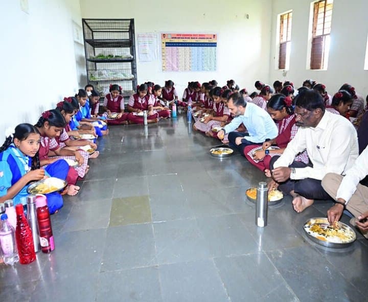 6–9 తరగతుల విద్యార్థులకు ఉపకార వేతనాలు