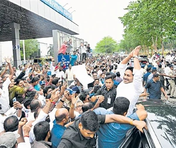 మత్స్యకారుల మృతికి ప్రభుత్వమే బాధ్యత