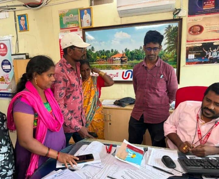 మునగపాక: ఒకే ఖాతా.. రూ.7 లక్షలు మాయం
