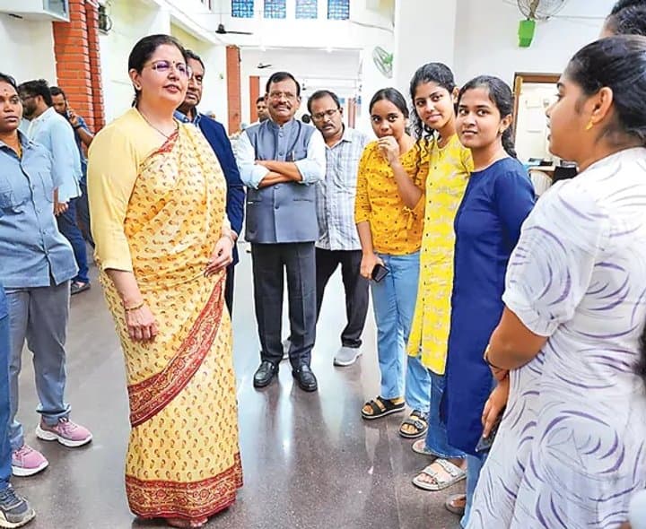 కోర్టుల్లో మహిళలకు పెరుగుతున్న చోటు