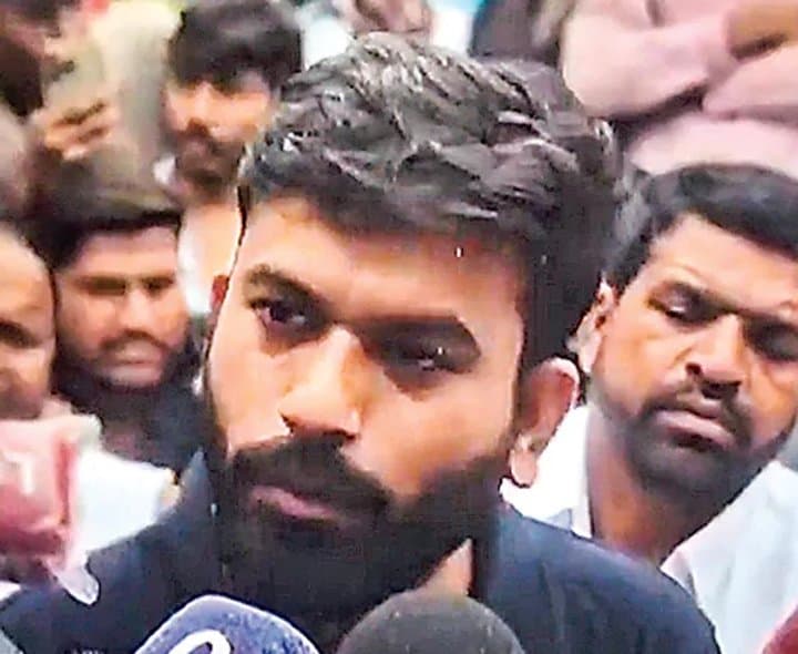 అధికారుల పిల్లలు సర్కారు బడులకే!