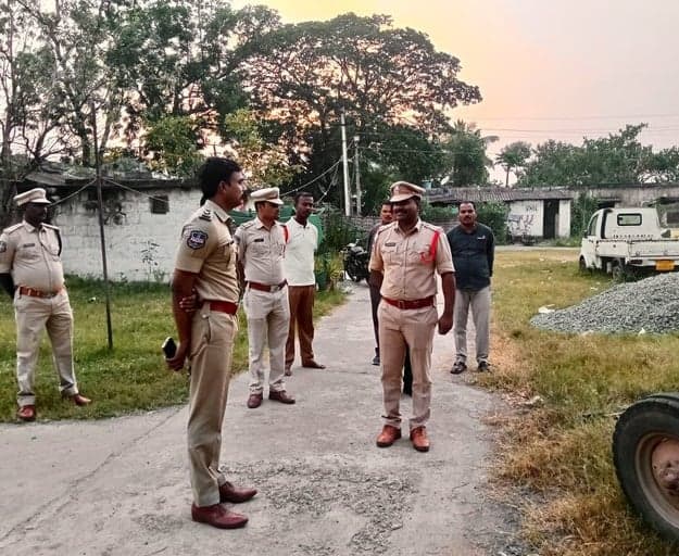 పెండింగ్ కేసులను త్వరగా పరిష్కరించాలి: ఎస్పీ