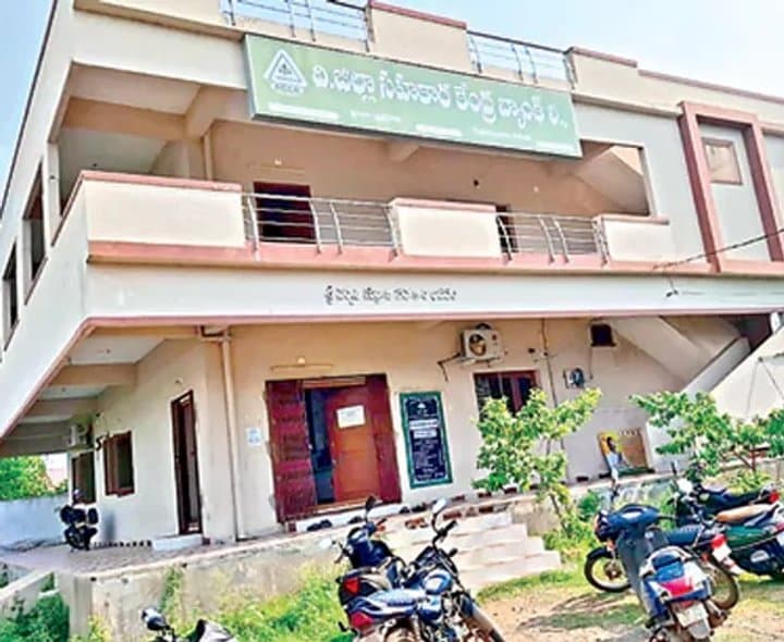 డీసీసీబీలో రూ.735 కోట్ల నిరర్థక ఆస్తులు