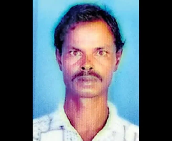 మామిడి కొమ్మ తగిలి ట్రాక్టర్‌ డ్రైవర్‌ మృతి