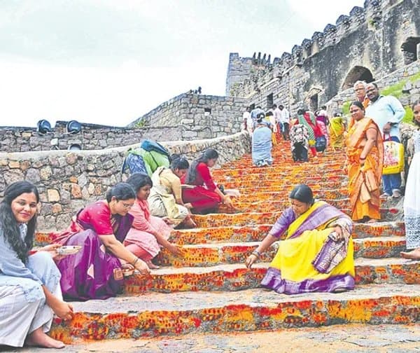 గోల్కొండ బోనాలకు సర్వం సిద్ధం