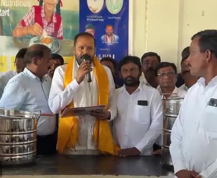 పాఠశాలలో అల్పాహార కార్యక్రమం ప్రారంభం - Udayam