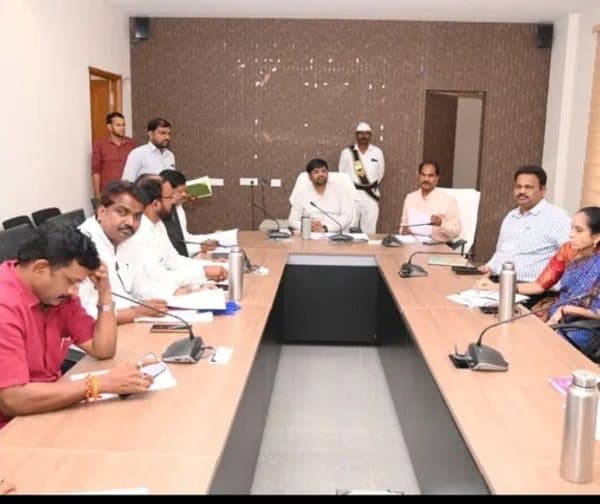 మంచిర్యాల: ఓటర్ల జాబితా సవరణపై రాజకీయ పార్టీలతో సమీక్ష - Udayam Digital