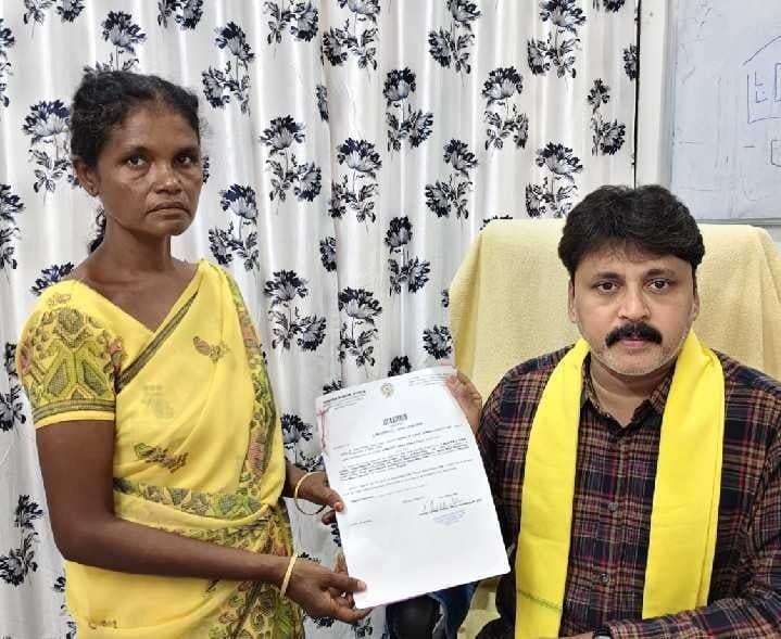 ఆపదలో ఉన్నవారికి అండగా ఉంటా: ఎమ్మెల్యే - Udayam