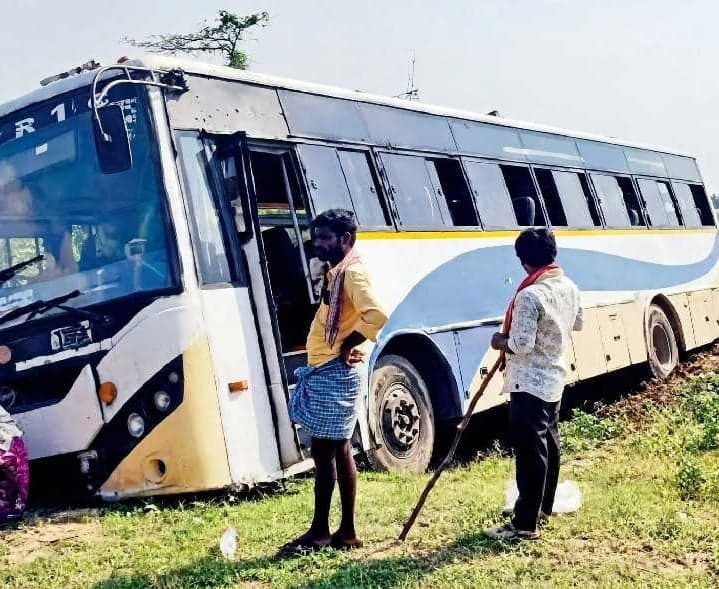 డ్రైవర్‌కు కళ్లు తిరిగి బస్సు అదుపుతప్పి