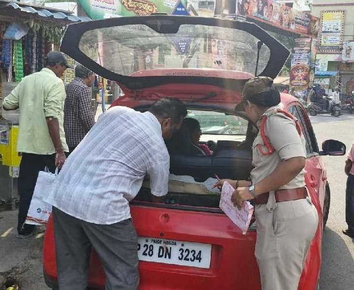 విజయవాడలో విస్తృత వాహన తనిఖీలు - Udayam