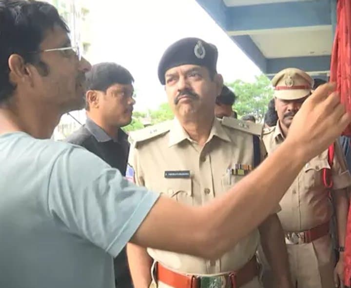కరీంనగర్‌లో దారుణ దోపిడీ