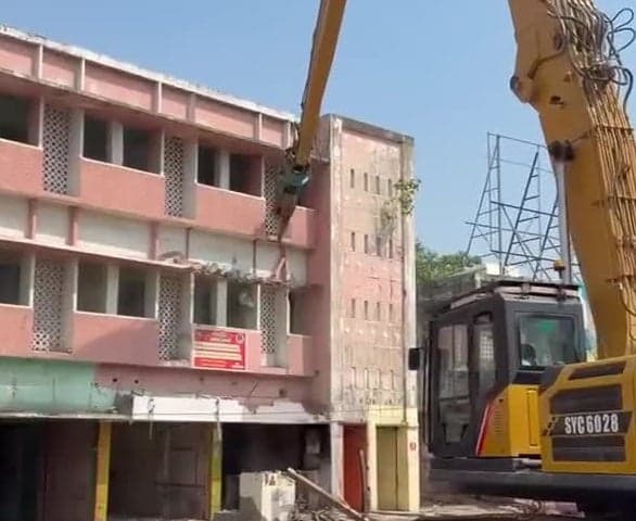 తెనాలిలో పాత మున్సిపల్ భవనానికి వీడ్కోలు - Udayam