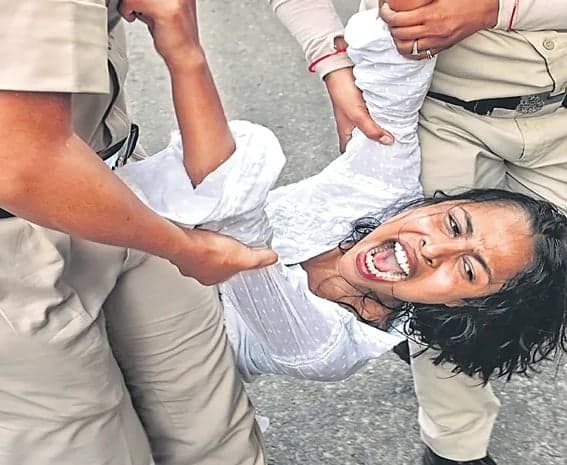 సీఈసీ రాజీనామాకు నిరసనలు