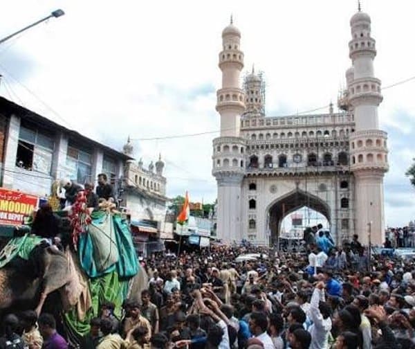 మొహర్రం నేపథ్యంలో పాతబస్తీలో ట్రాఫిక్ ఆంక్షలు - Udayam Digital