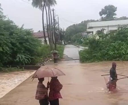 గోకవరం-సజీవ్‌నగర్‌ మార్గంలో అప్రమత్తత - Udayam