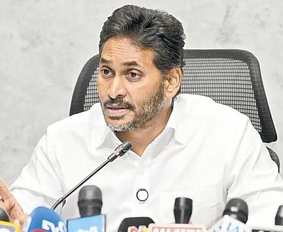 చంద్రబాబుపై తీవ్ర విమర్శలు - Udayam