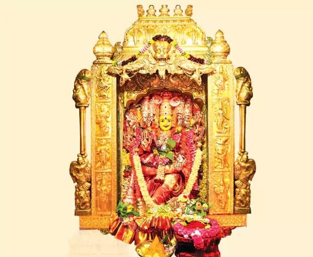 గాయత్రీదేవిగా అమ్మవారి దర్శనం