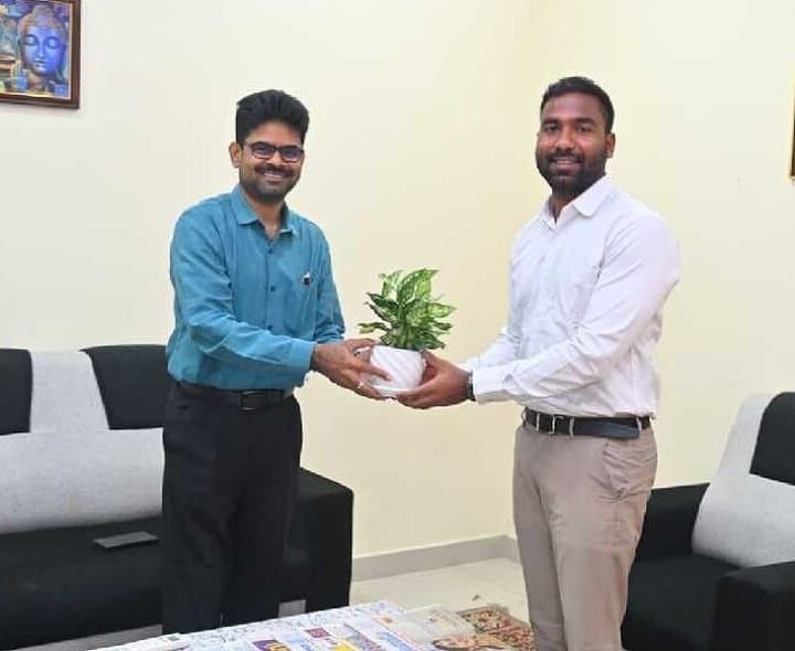 చీఫ్‌ కమిషనర్‌ను కలిసిన జగిత్యాల కలెక్టర్‌