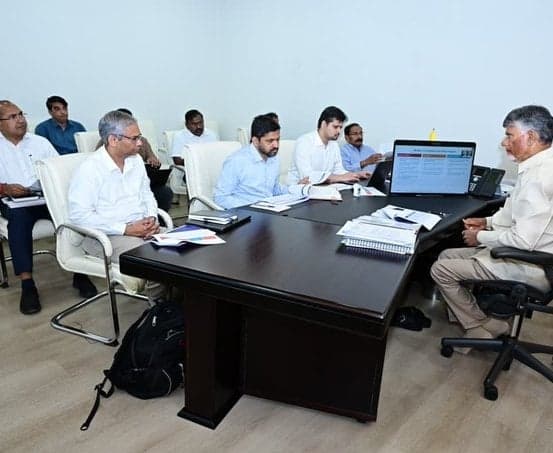 ఆర్నబ్ తుఫానుపై సీఎం చంద్రబాబు సమీక్ష