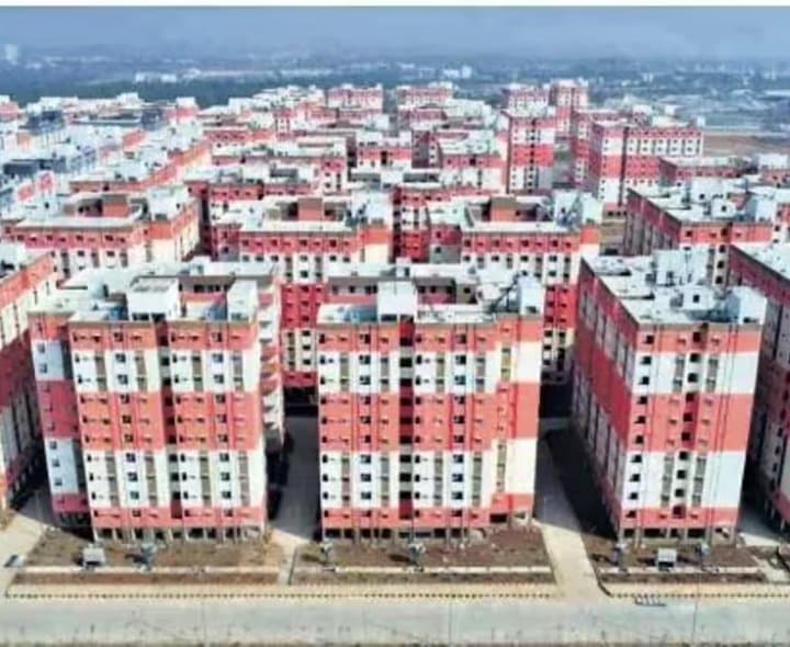 2BHK ఇళ్ల కేటాయింపులో అక్రమాలు