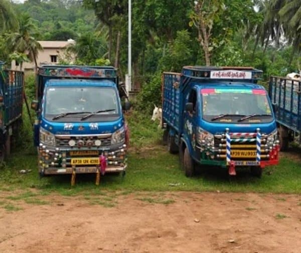 పోలీసుల తనిఖీల్లో అక్రమ పశువుల రవాణా భగ్నం - Udayam Digital