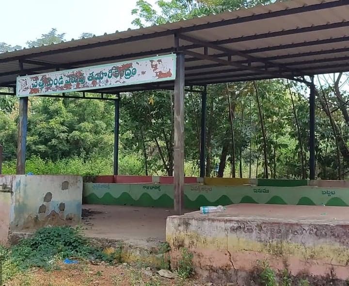 నిరుపయోగంగా డంపింగ్ యార్డులు - Udayam