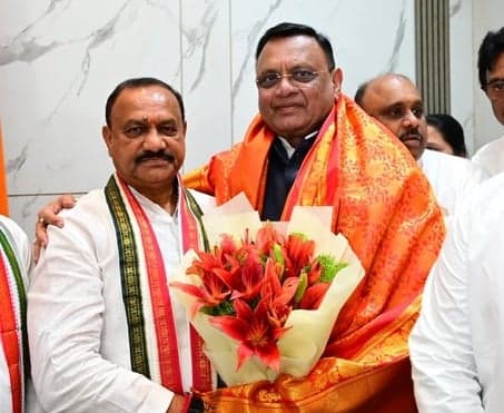 గాంధీ భవన్‌లో అవినాష్ పాండేతో మహేష్ కుమార్ గౌడ్ భేటీ - Udayam