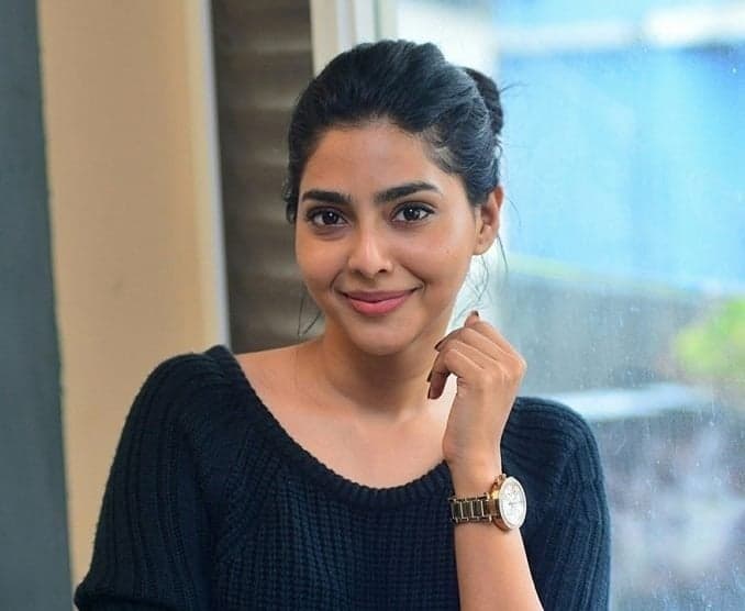 ట్రోలింగ్‌ భయంతో అవకాశాలు వదులుకున్నా - Udayam