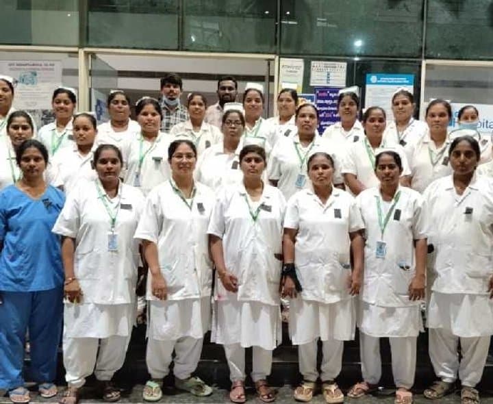 నల్లబ్యాడ్జీలతో ఉద్యోగుల నిరసన