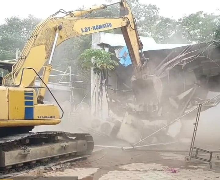 సికింద్రాబాద్ కంటోన్మెంట్‌లో అక్రమ కట్టడాల కూల్చివేత - Udayam