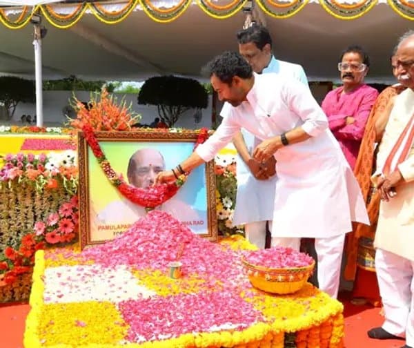 ఘనంగా పీవీ నరసింహారావు జయంతి వేడుకలు