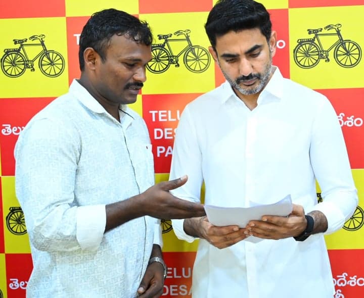 మంగళగిరిలో నారా లోకేశ్ ప్రజాదర్బార్   - gallery image 4