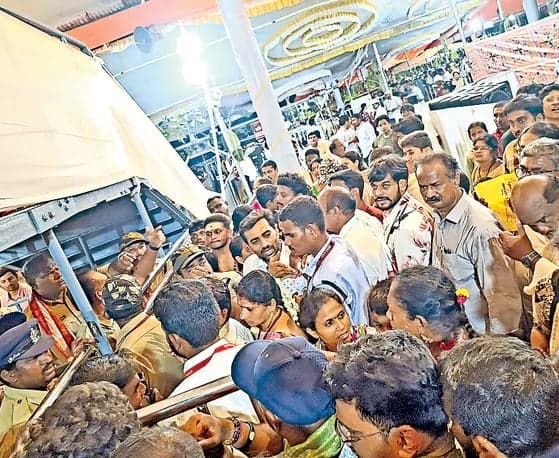 దసరాలోనూ కొనసాగిన రద్దీ