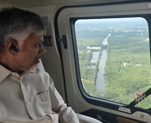 తుఫాన్ నష్టాలను ఏరియల్ వ్యూ ద్వారా పరిశీలించిన చంద్రబాబు