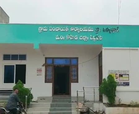బస్వాపూర్‌లో వీధి కుక్కల మృతిపై ఫిర్యాదు - Udayam
