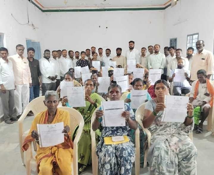 35 మందికి ఇందిరమ్మ ఇళ్ల మంజూరు పత్రాలు - Udayam