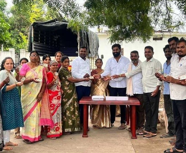 అర్హులకు స్మార్ట్‌ రేషన్‌ కార్డులు