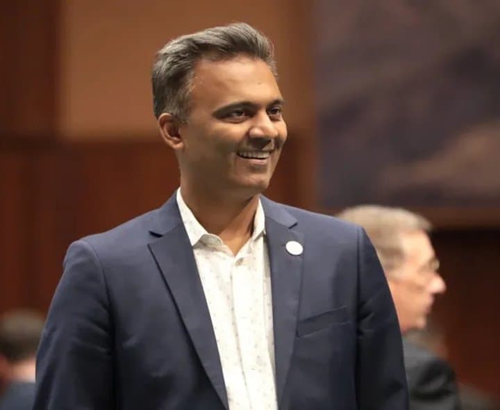 అమిష్ షా అరుదైన విజయం