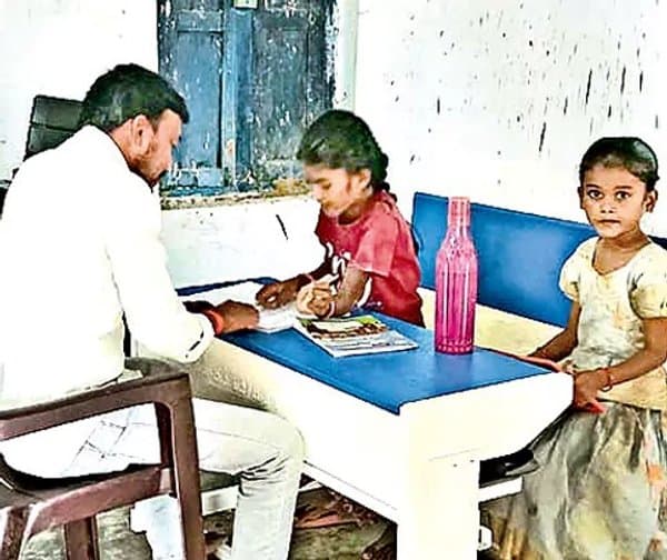 ఒకే ఉపాధ్యాయుడు.. ఇద్దరే విద్యార్థులు