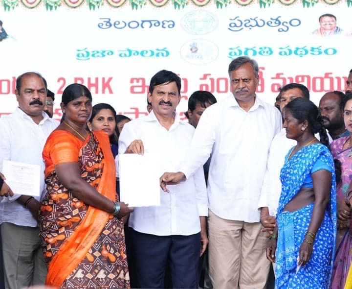 1.80 లక్షల ఇందిరమ్మ ఇళ్లకు 15 రోజుల్లో బిల్లులు: మంత్రి