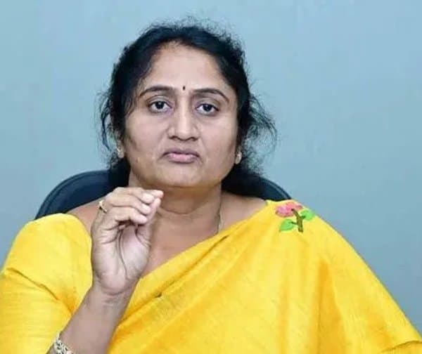 పెనుకొండ అభివృద్ధిపై మంత్రి సవిత ఘాటు వ్యాఖ్యలు