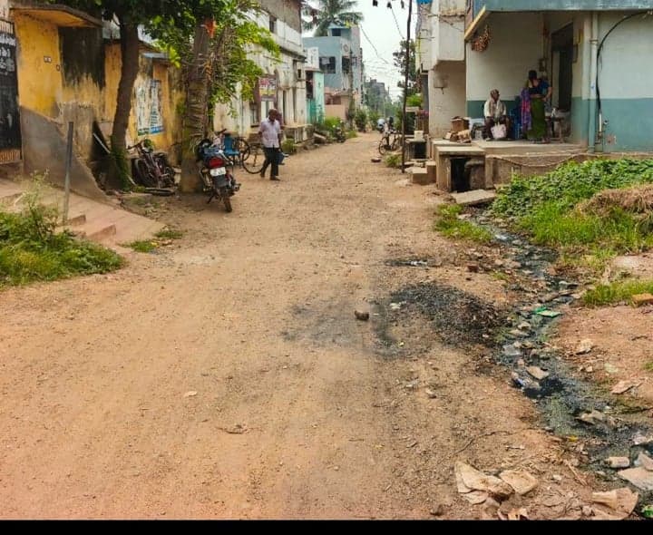 భీమడోలులో గుంతలమయంగా గొలుసులగేటు రోడ్డు - Udayam