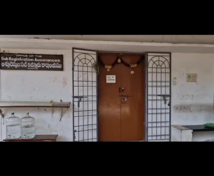 మదనపల్లెలో ఏసీబీ సోదాలు